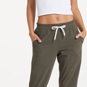 Vuori Miles Women's Performance Joggers in Oregano